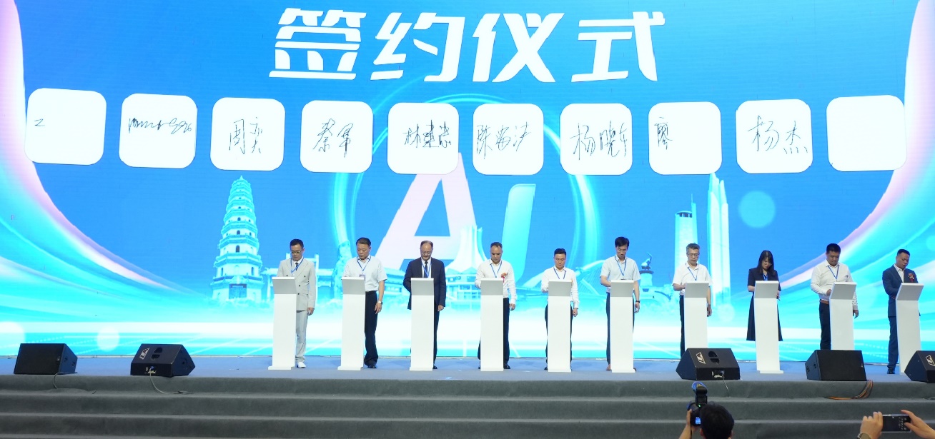 /home/ql/下載/廣西“僑助千企萬品出?！毙袆釉谀蠈巻?簽約儀式.jpg簽約儀式